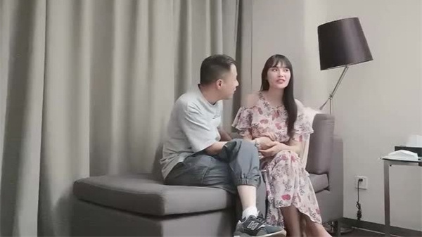 170CM极品长腿美妞，坚挺白嫩奶子引爆大叔网约激情！