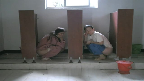 极品全景偷拍！4角度全方位捕捉厕所激情瞬间